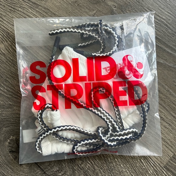 Solid & Striped The Iris (top)
Solid Rib (brule) in White - Picture 6 of 6